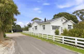 225 Kuku Beach Road, Manakau