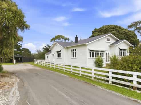 225 Kuku Beach Road, Manakau