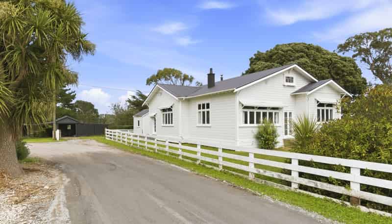 225 Kuku Beach Road, Manakau