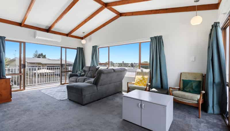 2/110 Hillside Road, Papatoetoe