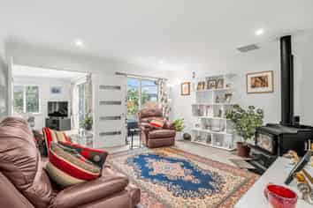 6 Ormandy Court, Amberley