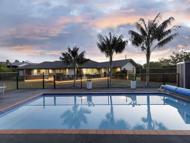 55 Shelter Grove, Frankleigh Park