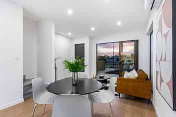 212 Henwood Road, Westgate