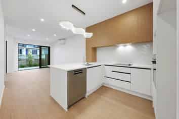212 Henwood Road, Westgate