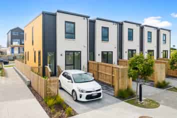 212 Henwood Road, Westgate