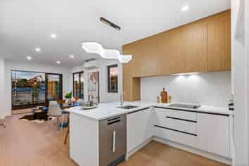 212 Henwood Road, Westgate