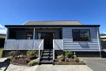 2/17 Ranui Road, Stoke