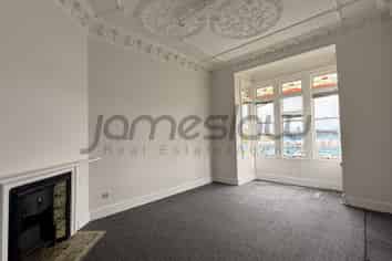 High profile corner Villa Dominion Rd