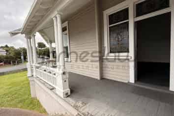 High profile corner Villa Dominion Rd