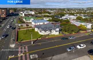 High profile corner Villa Dominion Rd