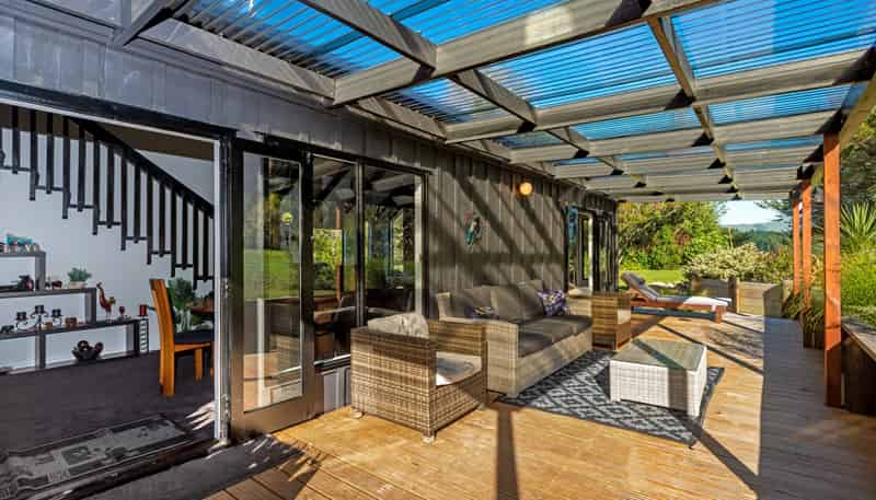 1131 Whakarau Road, Otoko