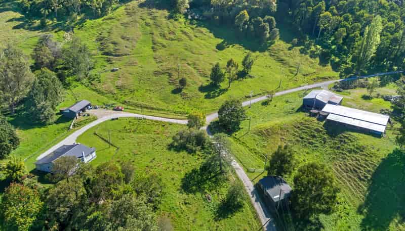 1131 Whakarau Road, Otoko