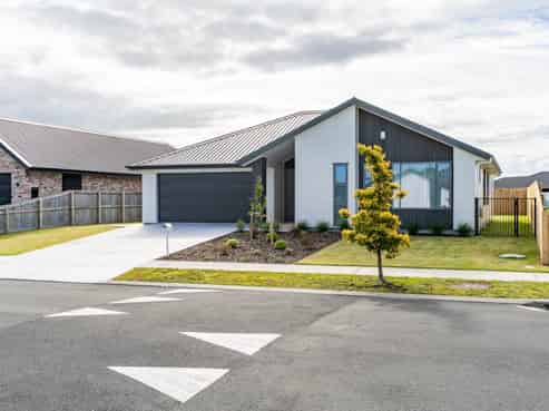 26 Taurangawaka Road, One Tree Point