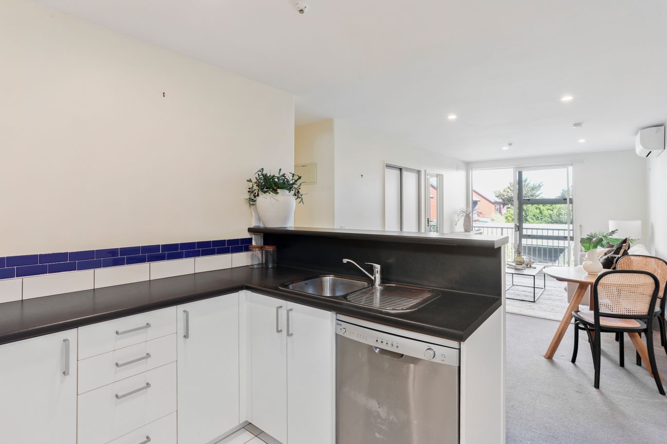 2 Bedrooms, 2 Car Parks, Outstanding Value - Vista 6