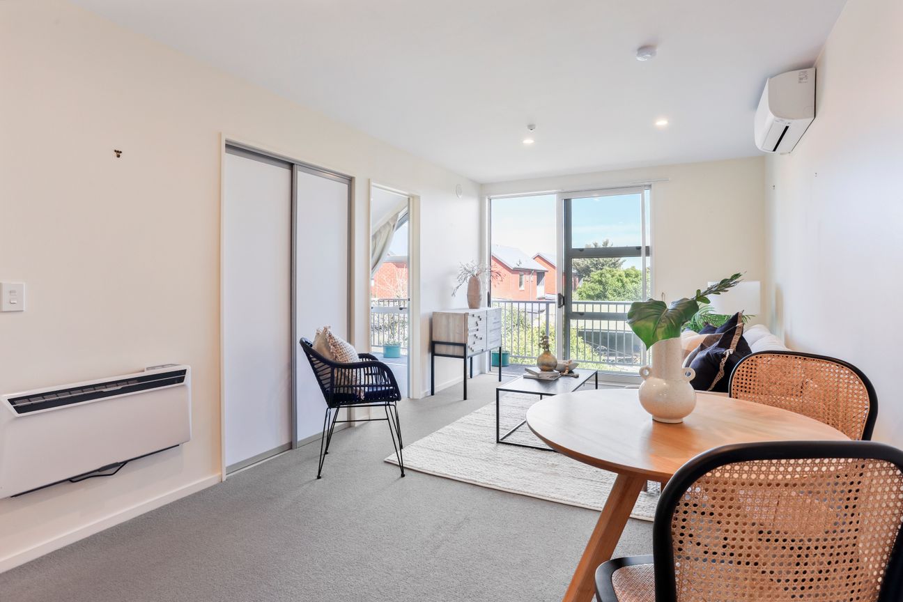 2 Bedrooms, 2 Car Parks, Outstanding Value - Vista 4