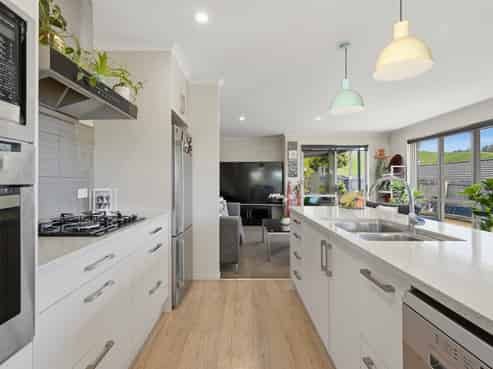 208 Ballintoy Park Drive, Welcome Bay