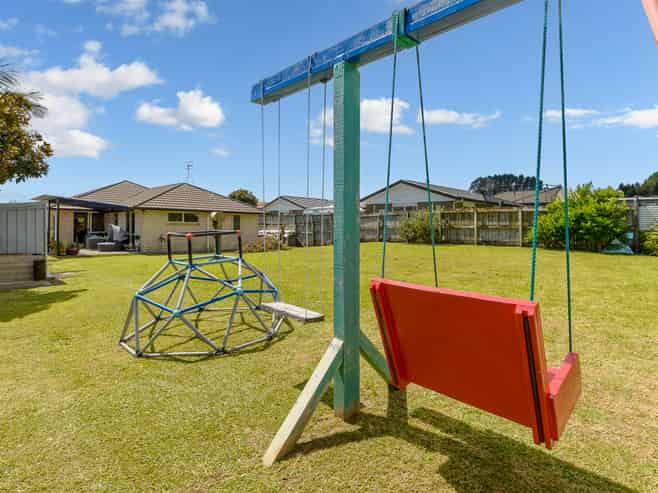 208 Ballintoy Park Drive, Welcome Bay