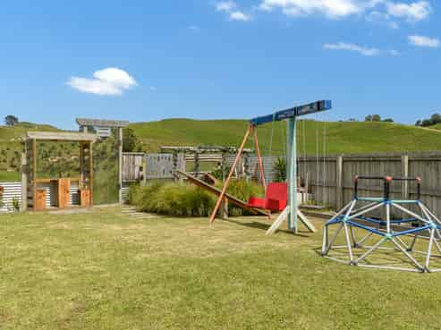 208 Ballintoy Park Drive, Welcome Bay