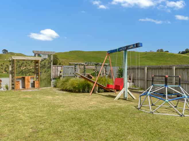 208 Ballintoy Park Drive, Welcome Bay