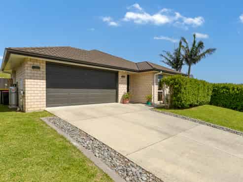 208 Ballintoy Park Drive, Welcome Bay