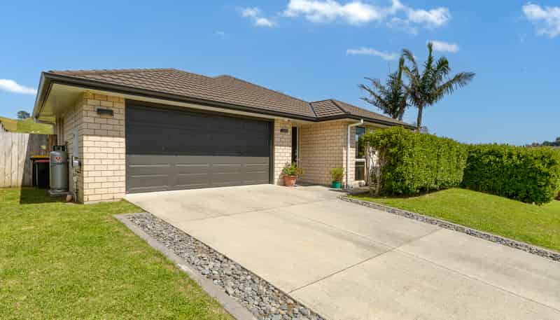 208 Ballintoy Park Drive, Welcome Bay