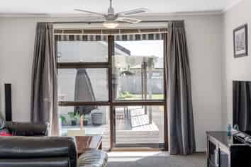 26 Coral Crescent, Panmure