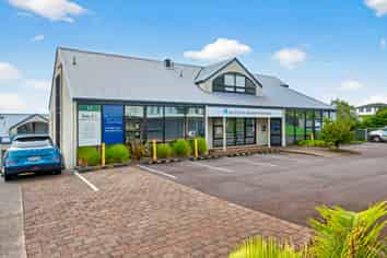 North Shore Medical/office Property for Sale