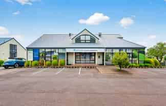 North Shore Medical/office Property for Sale