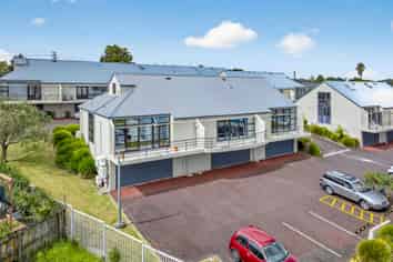 North Shore Medical/office Property for Sale