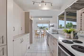 9 Paramount Parade, Tikipunga