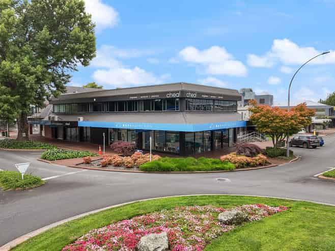 High-Quality, Tenanted, Split-Risk Investment