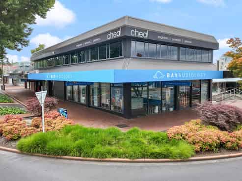 High-Quality, Tenanted, Split-Risk Investment