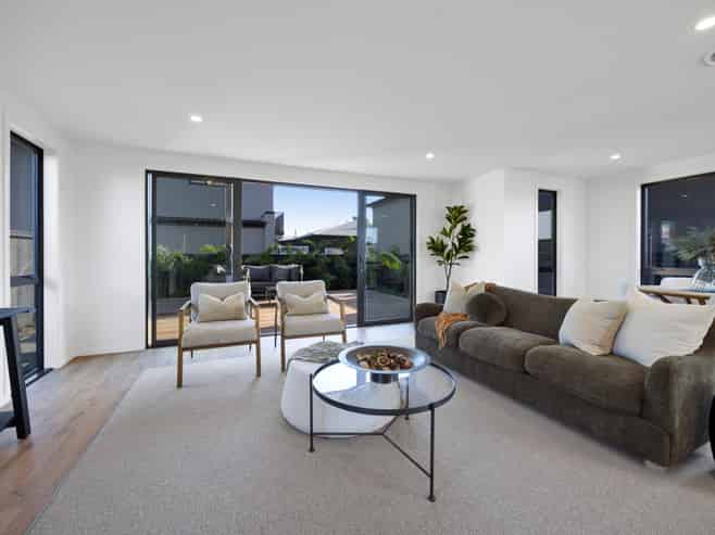 10 and 10A Eliot Street, New Plymouth