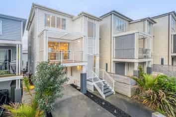 9 Panakenake Way, Flat Bush