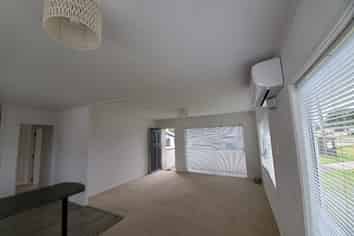 802 East Coast Road, Browns Bay