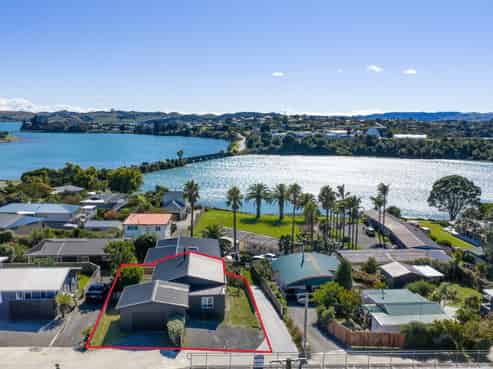 6 Opotoru Road, Raglan