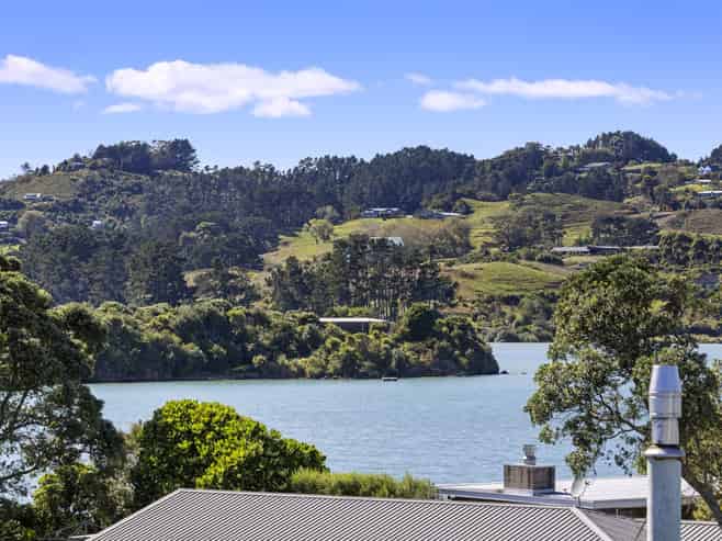 6 Opotoru Road, Raglan