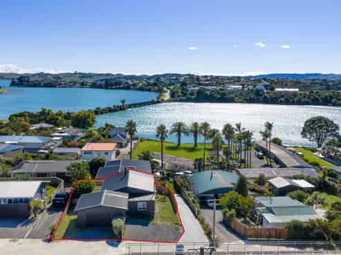 6 Opotoru Road, Raglan