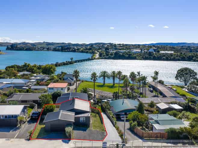 6 Opotoru Road, Raglan