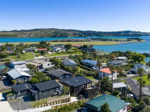 6 Opotoru Road, Raglan