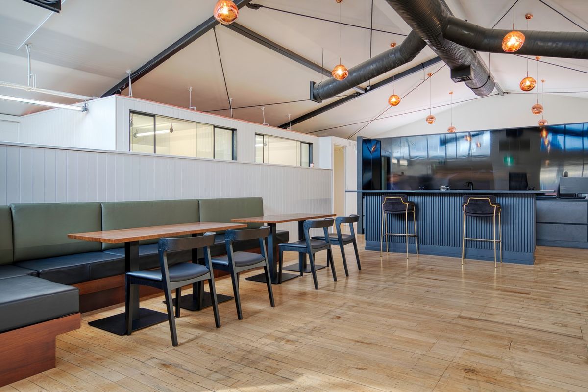Turnkey character office in sought after precinct - Widok 2