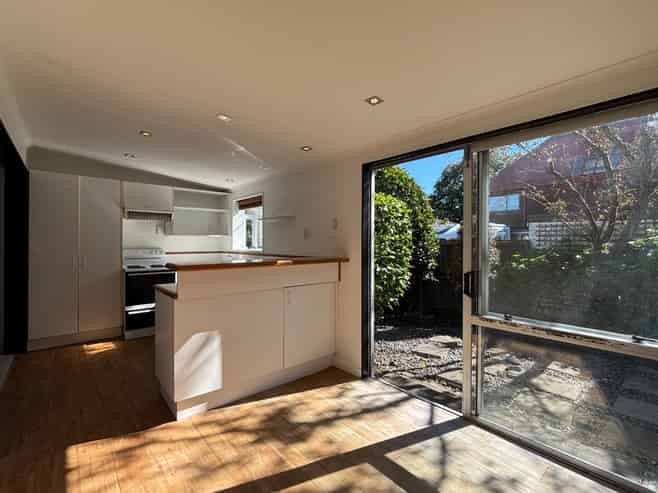 27 Grassmere St, Papanui