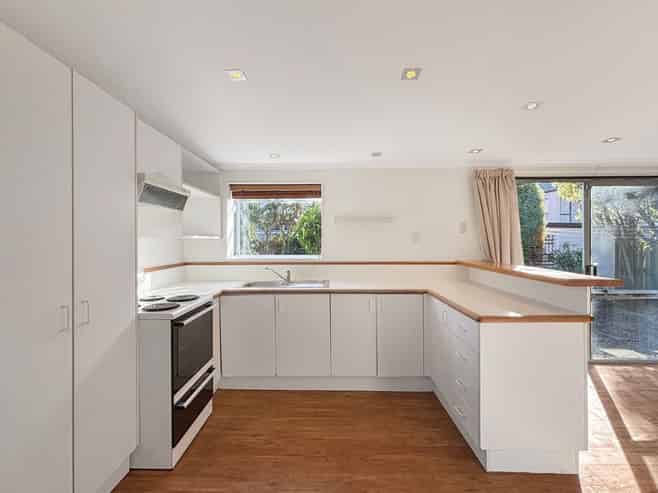 27 Grassmere St, Papanui