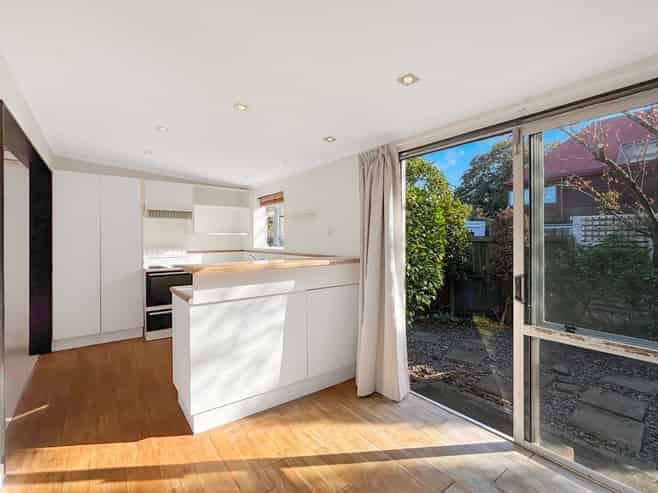 27 Grassmere St, Papanui