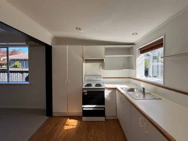 27 Grassmere St, Papanui