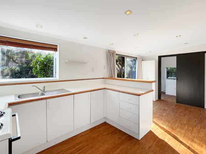 27 Grassmere St, Papanui