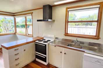 2 Donnelly Street, Oakura