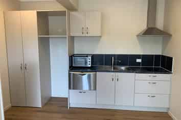 12b Mcphail Street, Birkdale