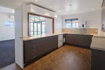 580sqm + ample parking - perfect for your business