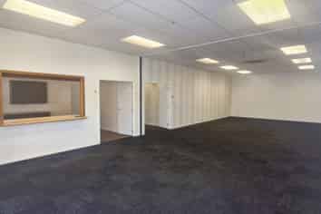 580sqm + ample parking - perfect for your business